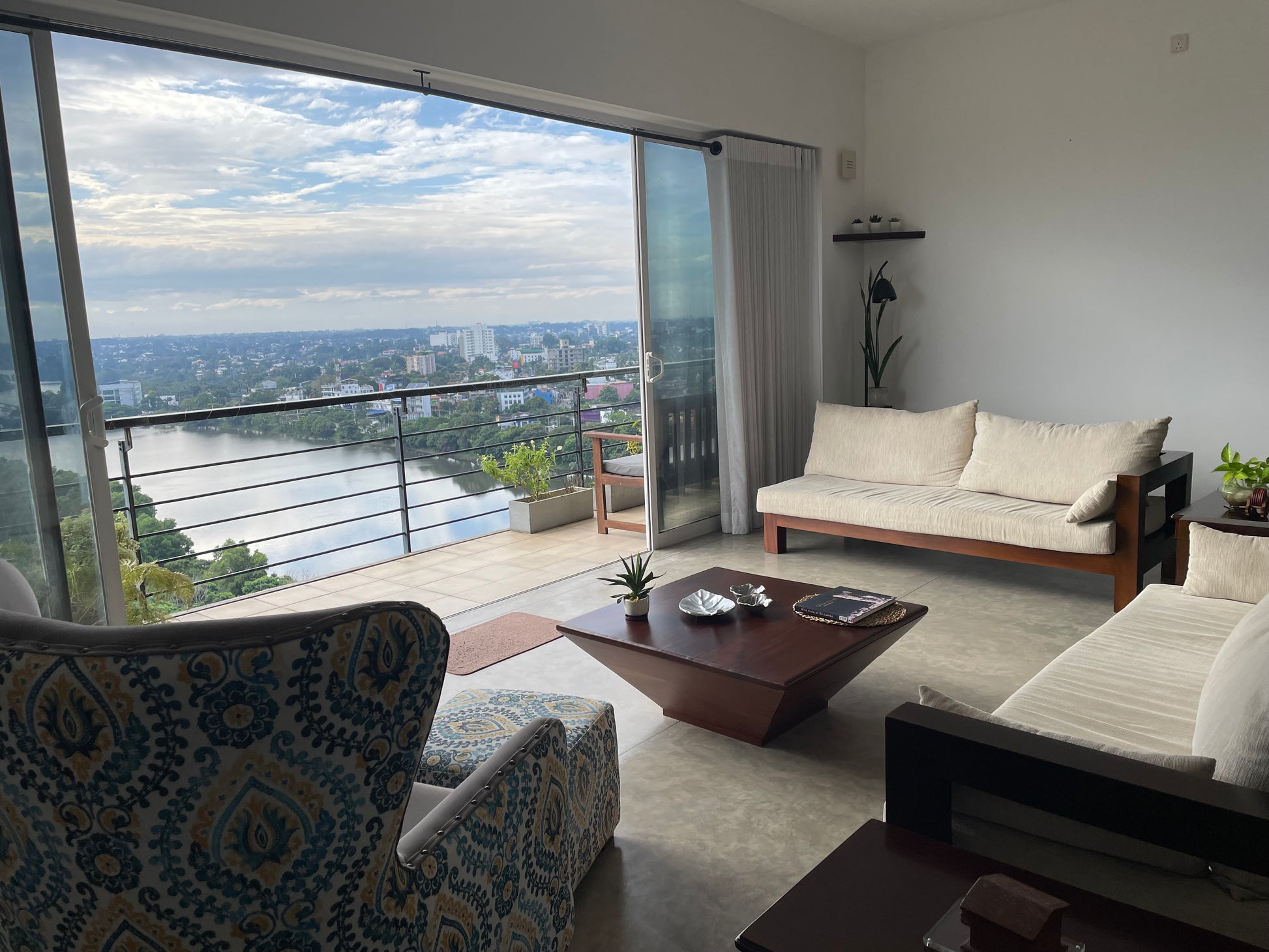 Unavailable - Colombo : Code MTS28 - 3 Bedroom Apartment - Lake View