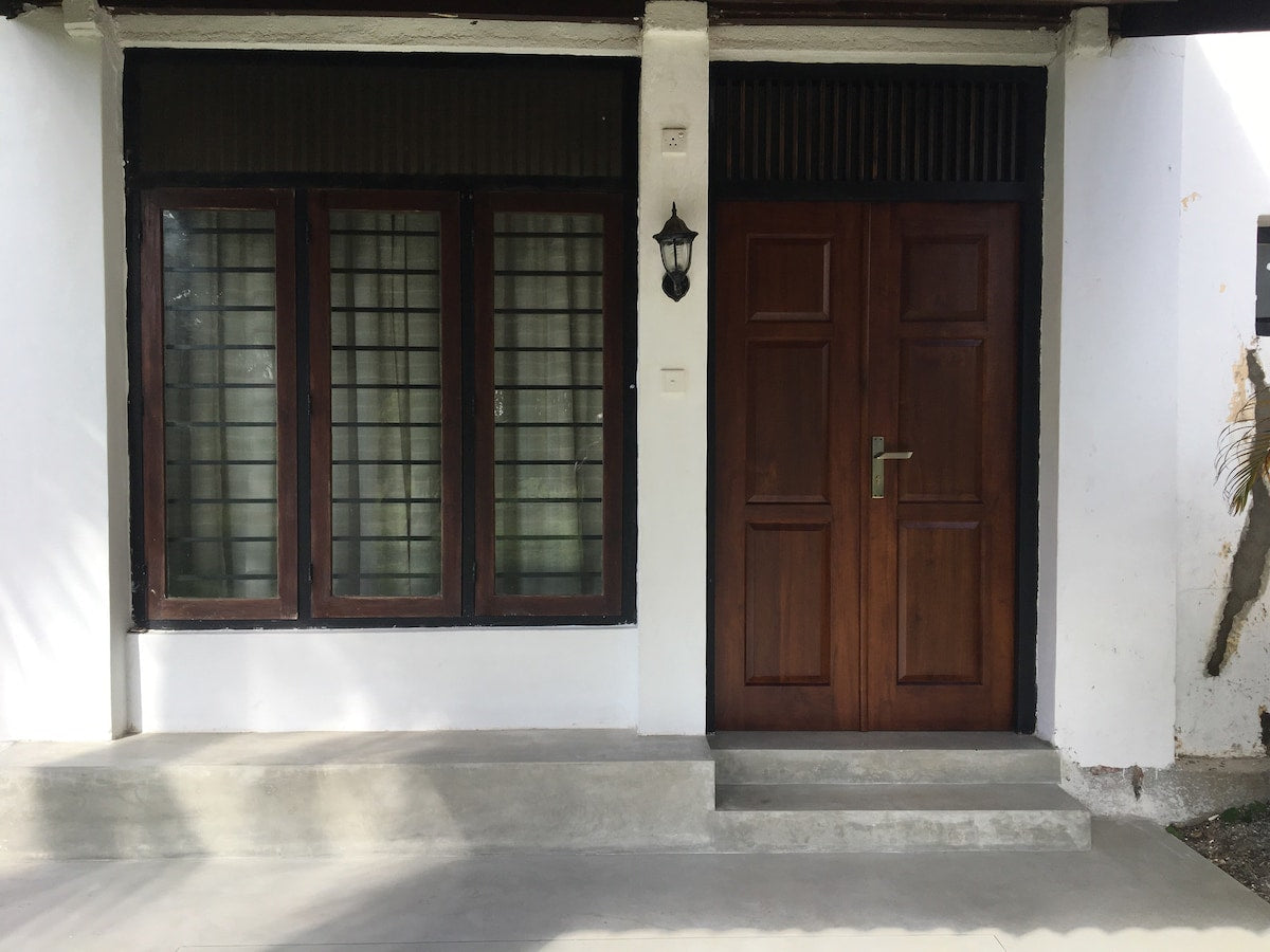 Unavailable - Colombo : Code MTS26 - 1 Bedroom Bungalow - Non AC