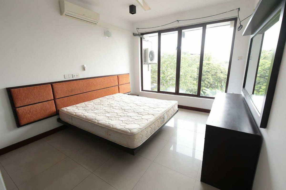 Unavailable - Colombo : Code MTS32 - Duplex Penthouse + Private Rooftop