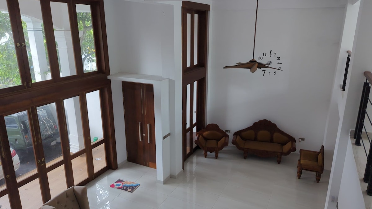 Unavailable - Colombo : Code MTS34 - For 5 Persons (2 floor)