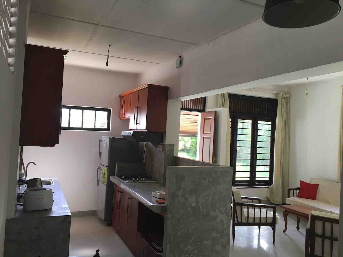 Unavailable - Colombo : Code MTS26 - 1 Bedroom Bungalow - Non AC