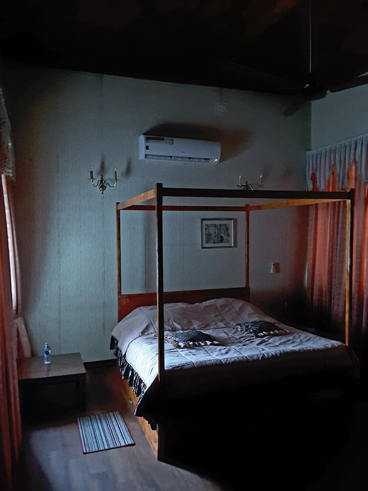 Unavailable - Colombo : Code MTS35 - 2 Bedrooms for 4 Persons