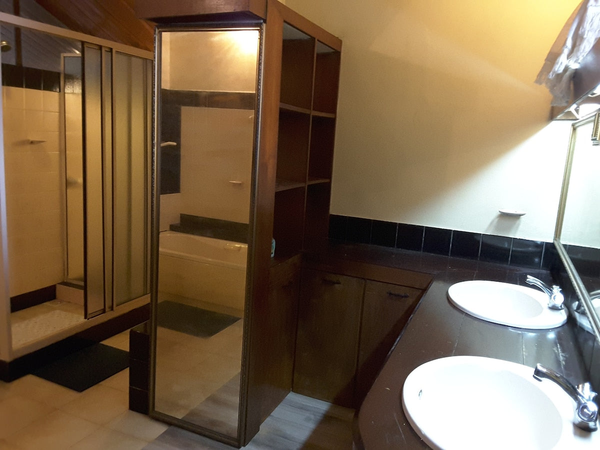 Unavailable - Colombo : Code MTS35 - 2 Bedrooms for 4 Persons